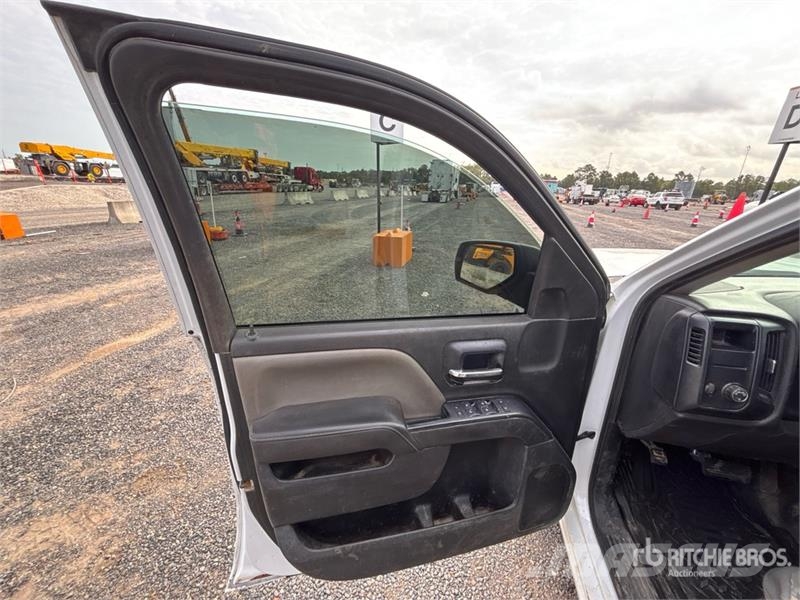 Chevrolet Silverado 1500 4x4 Crew Cab Pickup その他
