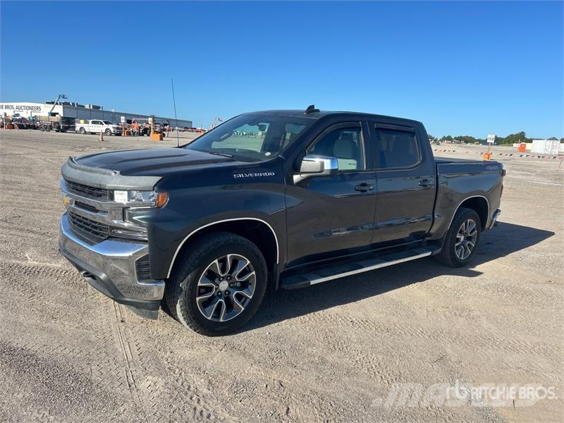 Chevrolet Silverado 1500 4x4 Crew Cab Pickup Övriga bilar