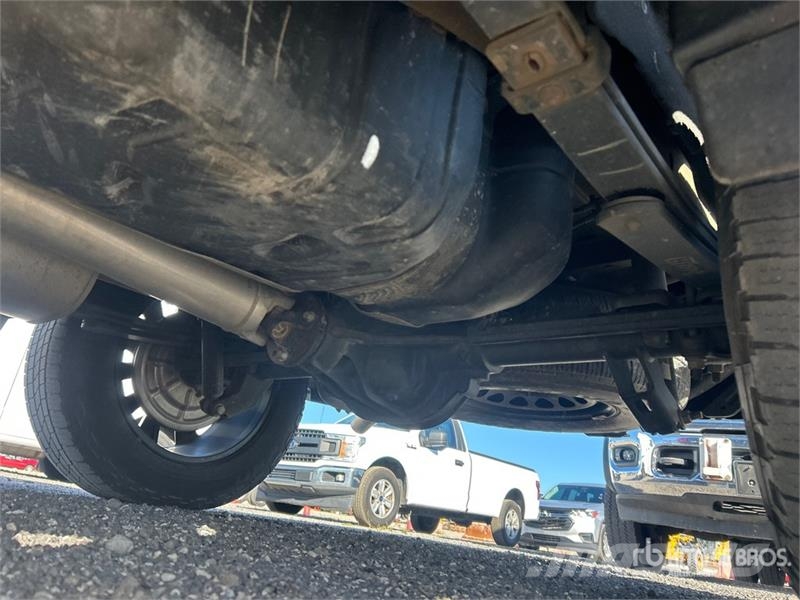 Chevrolet Silverado 1500 4x4 Crew Cab Pickup Övriga bilar