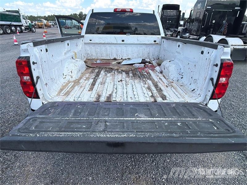 Chevrolet Silverado 1500 4x2 Crew Cab Pickup Muu