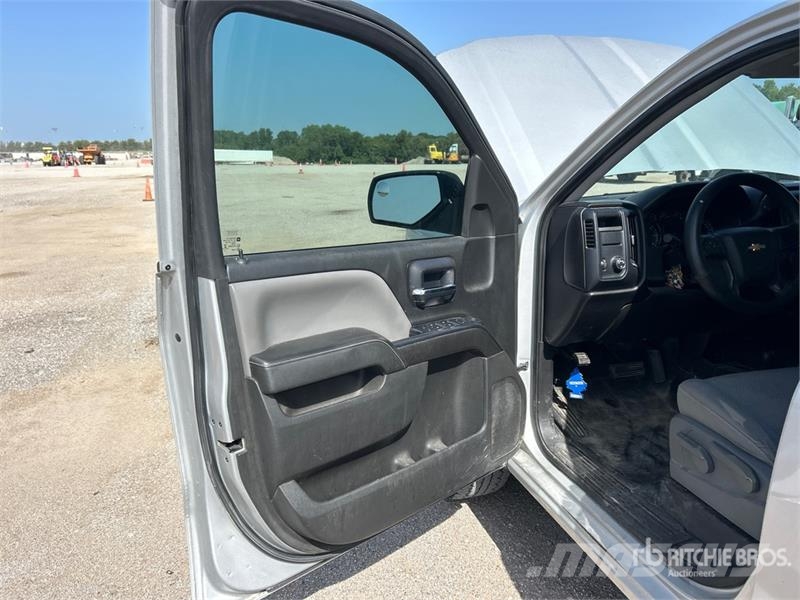 Chevrolet Silverado 1500 4x4 Crew Cab Pickup Övriga bilar