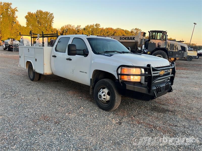 Chevrolet Silverado 1500 4x4 Crew Cab Utility Truck 皮卡.傳統半斗卡車/側卸板