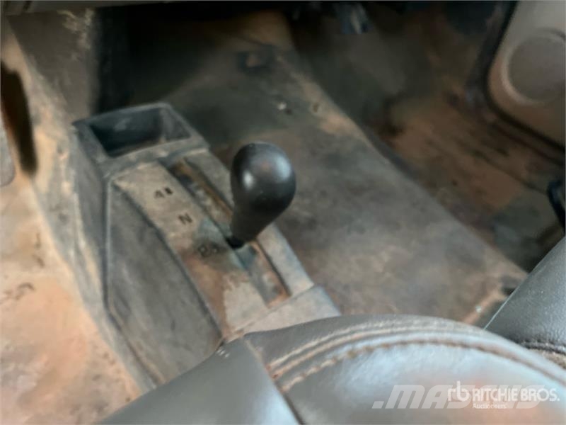 Chevrolet Silverado 1500 4x4 Crew Cab Utility Truck 皮卡.傳統半斗卡車/側卸板