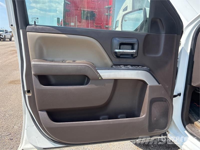 Chevrolet Silverado 1500 4x4 Crew Cab Pickup Andre varebiler