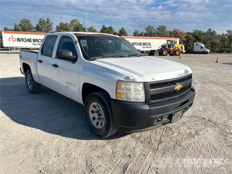Chevrolet Silverado 1500 4x4 Crew Cab Pickup Diger