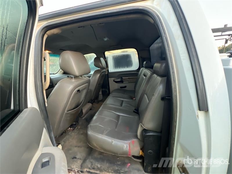 Chevrolet Silverado 1500 4x4 Crew Cab Utility Truck 皮卡.傳統半斗卡車/側卸板
