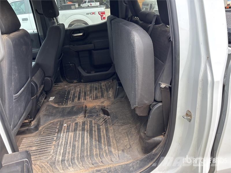 Chevrolet Silverado 1500 4x4 Crew Cab Pickup Otros