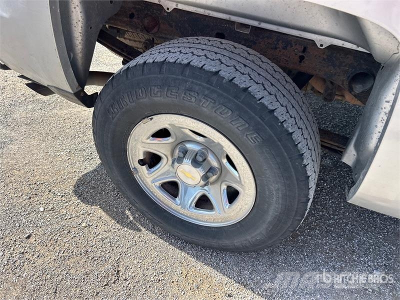 Chevrolet Silverado 1500 4x4 Crew Cab Pickup Övriga bilar