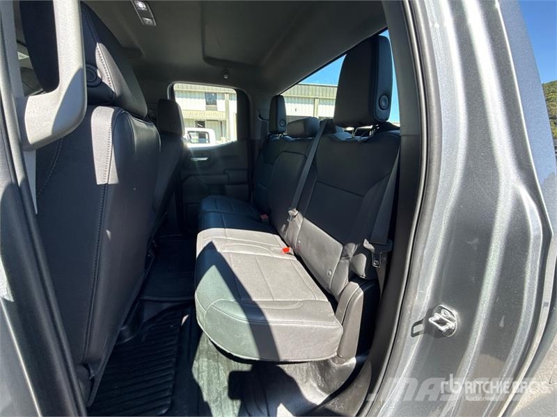 Chevrolet Silverado 1500 Silverado 4x4 Dual Cab Pickup Други