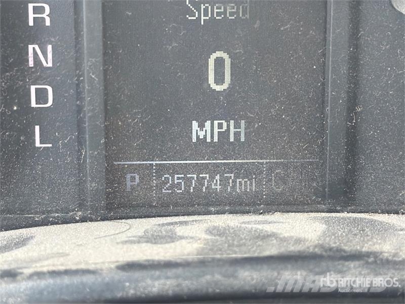 Chevrolet Silverado 1500 4x2 Crew Cab Pickup Muu