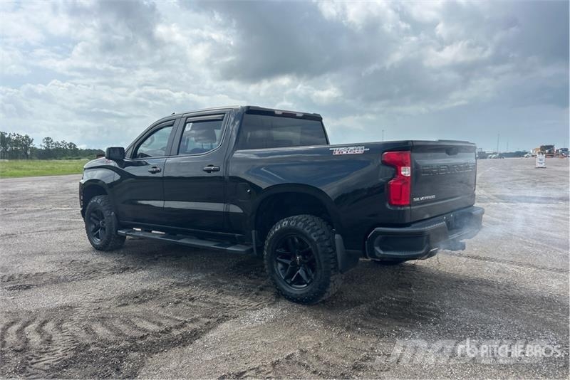 Chevrolet Silverado 1500 4x4 Crew Cab Pickup Other