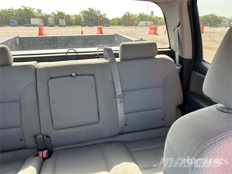 Chevrolet Silverado 1500 4x4 Crew Cab Pickup Övriga bilar