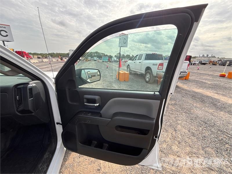 Chevrolet Silverado 1500 4x4 Crew Cab Pickup その他