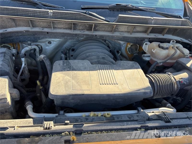 Chevrolet Silverado 1500 4x4 Crew Cab Pickup その他