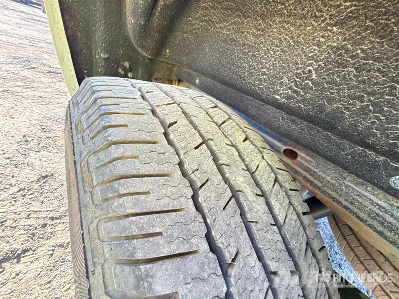 Chevrolet Silverado 1500 LD 4x4 Dual Cab Pickup Ostalo