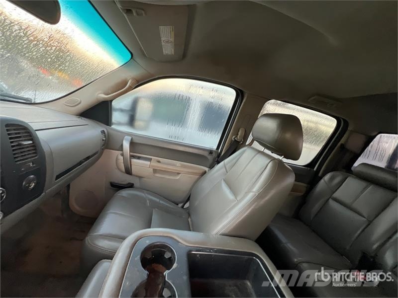 Chevrolet Silverado 1500 4x4 Crew Cab Utility Truck 皮卡.傳統半斗卡車/側卸板