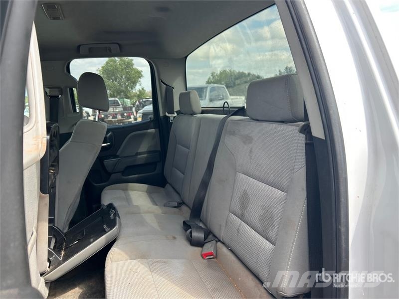 Chevrolet Silverado 1500 4x4 Extended Cab Pickup (Inoperable 其他