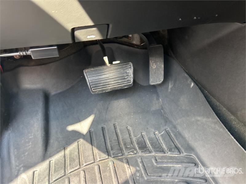 Chevrolet Silverado 1500 4x2 Crew Cab Pickup Övriga bilar