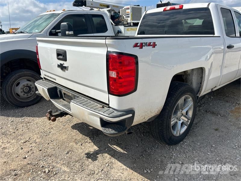 Chevrolet Silverado 1500 4x4 Extended Cab Pickup (Inoperable 其他