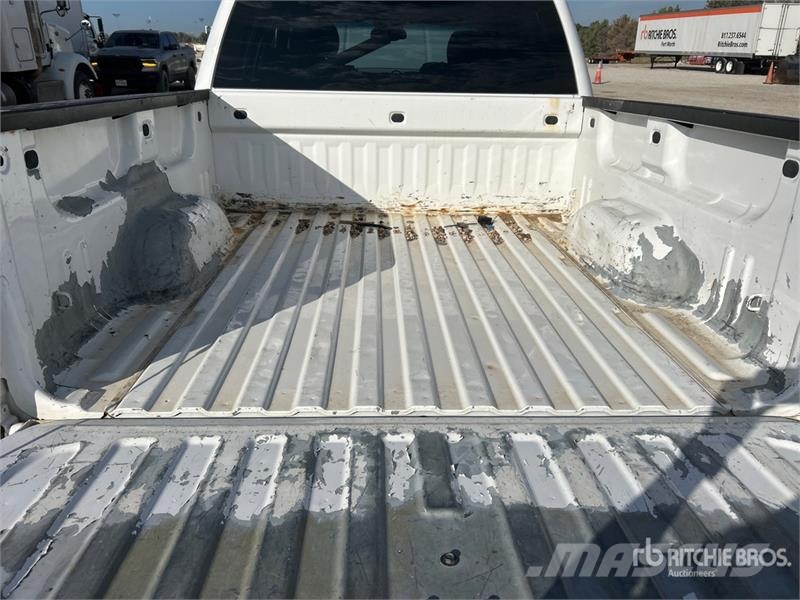 Chevrolet Silverado 1500 4x4 Crew Cab Pickup Diger