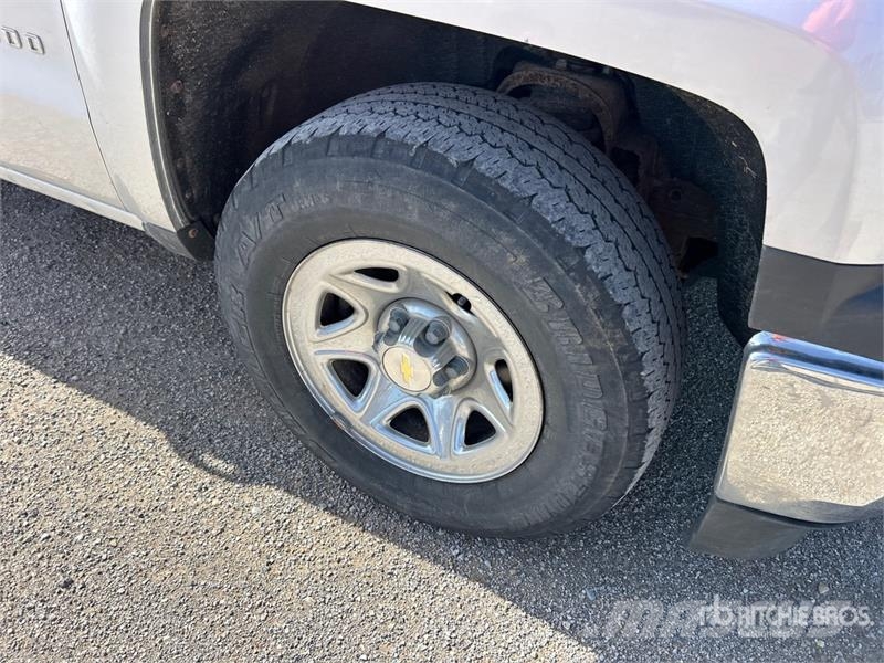 Chevrolet Silverado 1500 4x4 Crew Cab Pickup Övriga bilar
