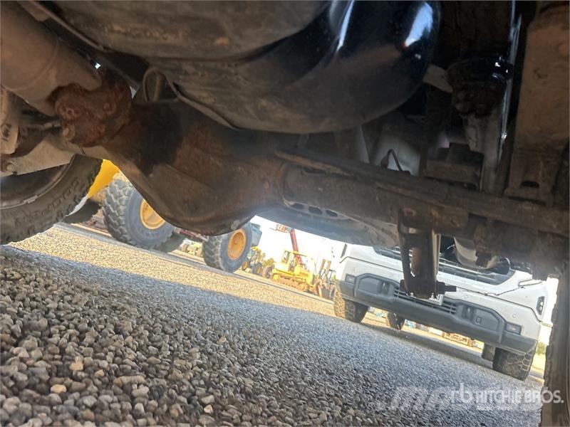 Chevrolet Silverado 1500 LT 4x4 Crew Cab Pickup Інше