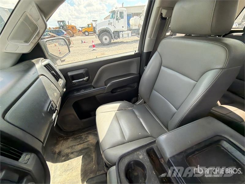 Chevrolet Silverado 1500 4x2 Crew Cab Pickup Muu
