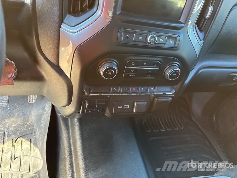 Chevrolet Silverado 1500 4x4 Crew Cab Pickup その他