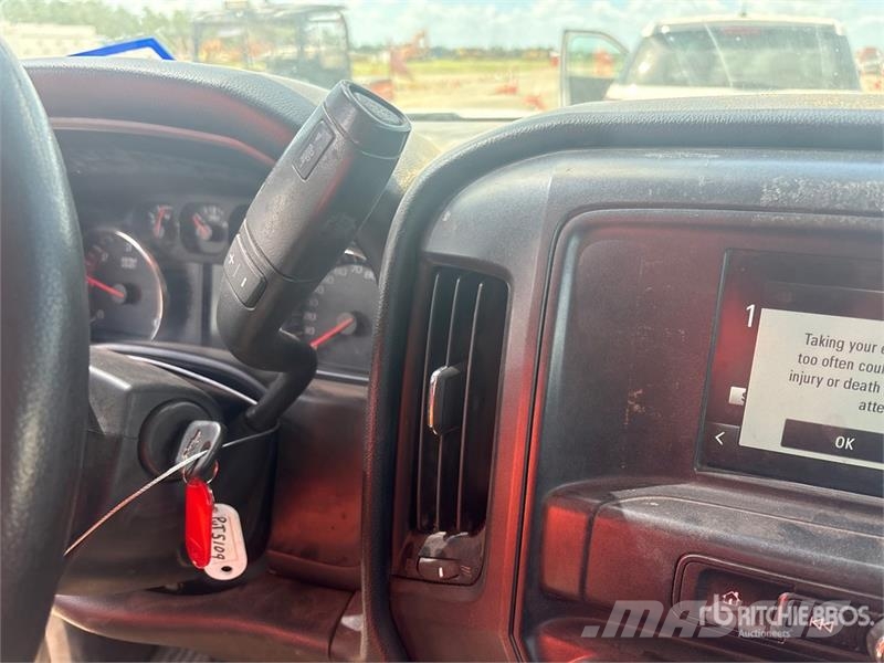 Chevrolet Silverado 1500 4x2 Crew Cab Pickup Další