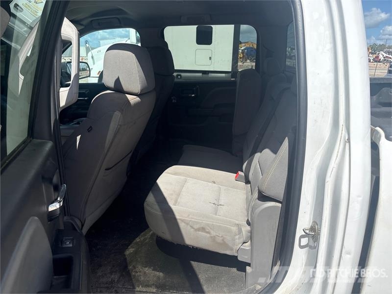 Chevrolet Silverado 1500 4x2 Crew Cab Pickup Další