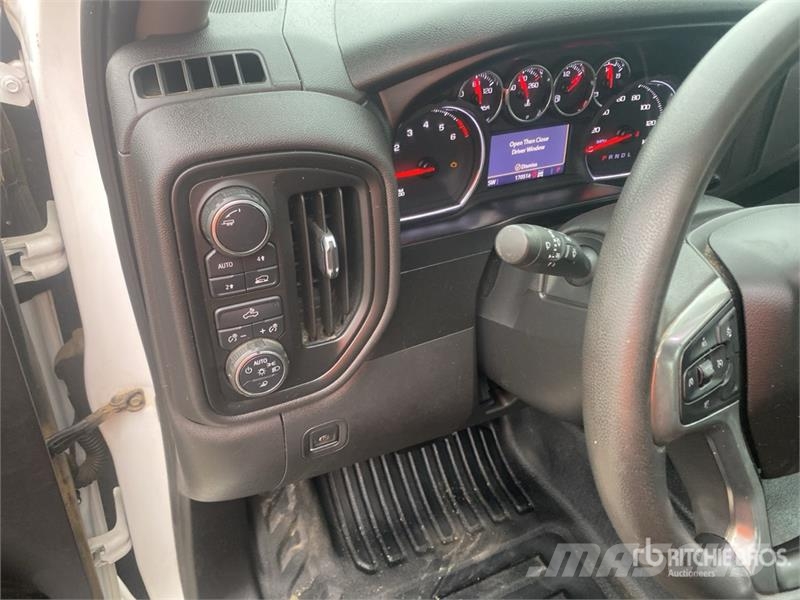 Chevrolet Silverado 1500 4x4 Crew Cab Pickup Otros