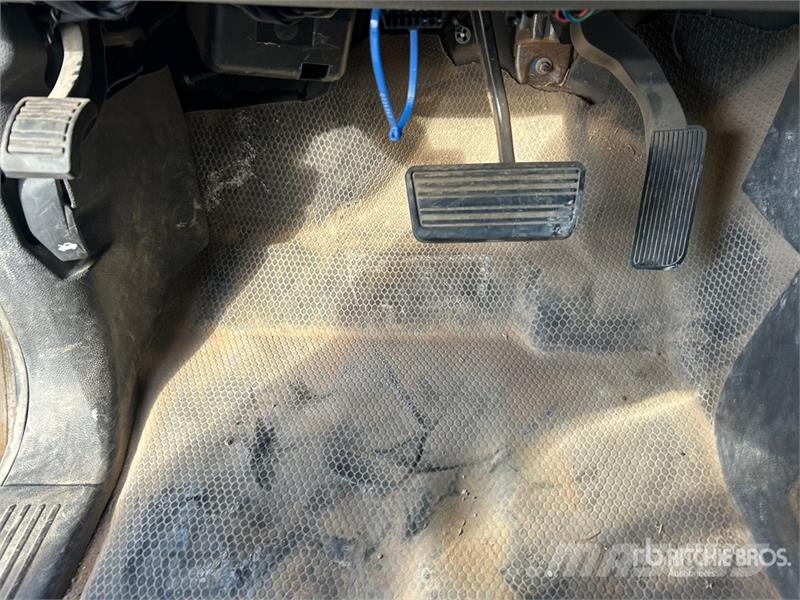 Chevrolet Silverado 1500 4x4 Crew Cab Pickup Diger