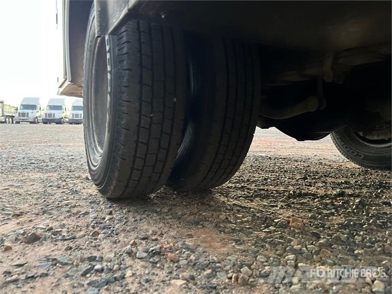 Chevrolet Silverado 1500 4x4 Crew Cab Utility Truck 皮卡.傳統半斗卡車/側卸板