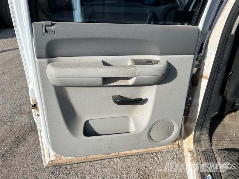 Chevrolet Silverado 1500 4x4 Crew Cab Pickup Diger