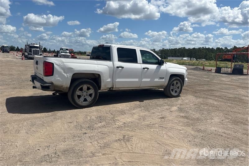 Chevrolet Silverado 1500 4x2 Crew Cab Pickup Další