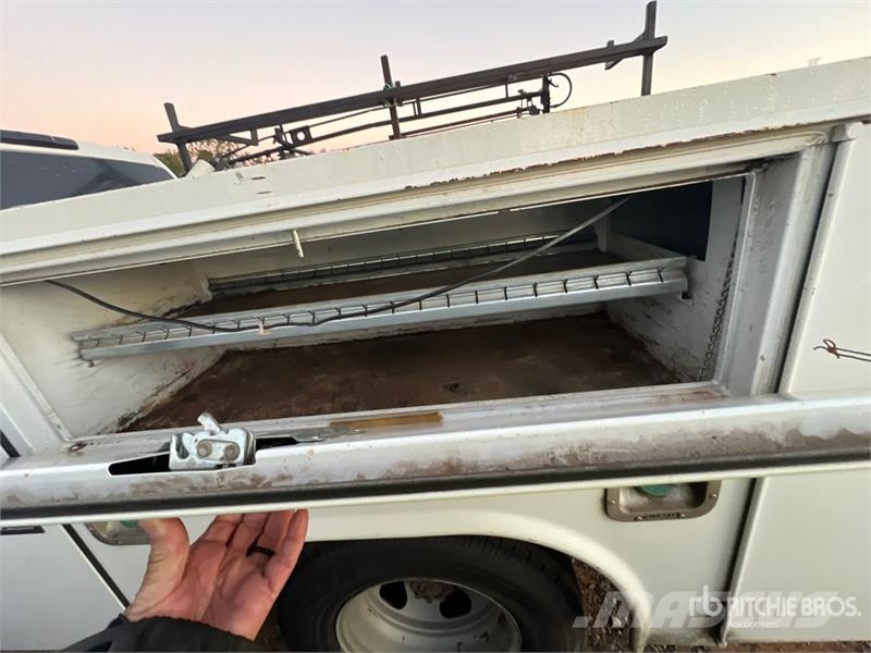 Chevrolet Silverado 1500 4x4 Crew Cab Utility Truck 皮卡.傳統半斗卡車/側卸板