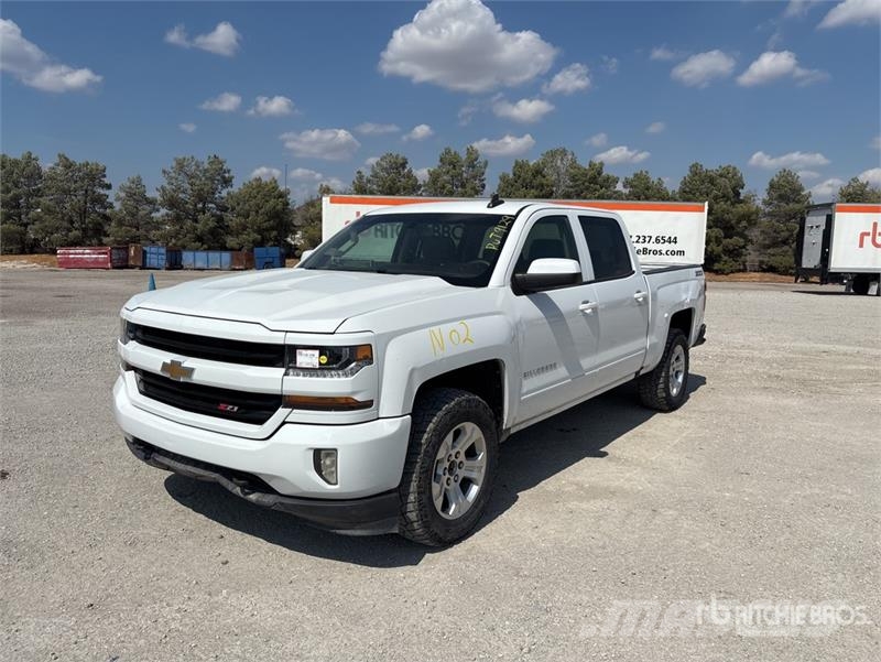 Chevrolet Silverado 1500 4x4 Crew Cab Pickup Andre varebiler