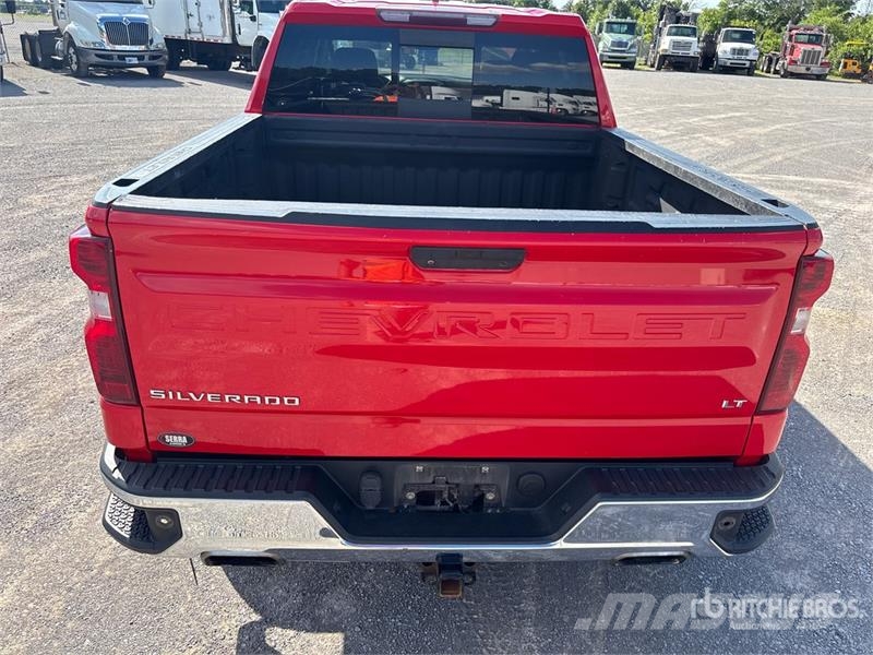 Chevrolet Silverado 1500 4x4 Crew Cab Pickup Egyéb