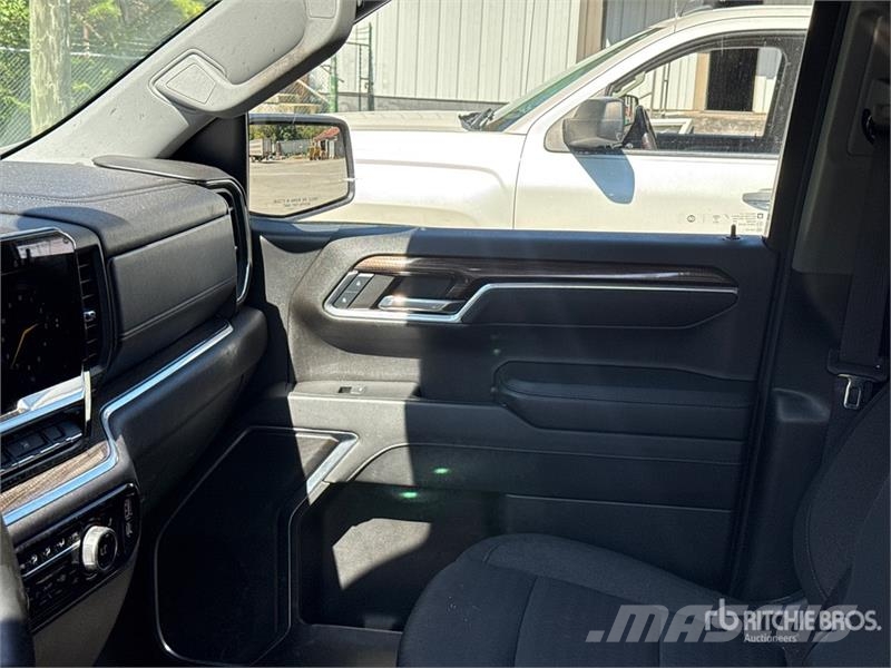 Chevrolet Silverado 1500 LT 4x4 Crew Cab Pickup Andere Transporter