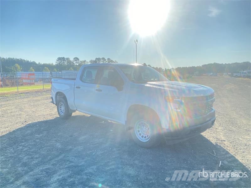 Chevrolet Silverado 1500 4x4 Crew Cab Pickup Další