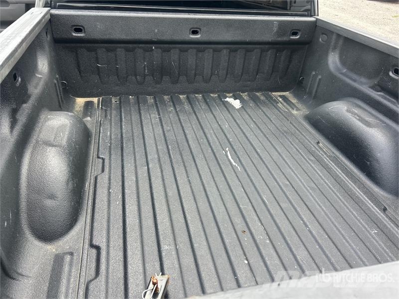 Chevrolet Silverado 1500 4x4 Crew Cab Pickup أخرى