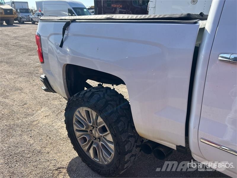 Chevrolet Silverado 1500 4x2 Crew Cab Pickup Övriga bilar