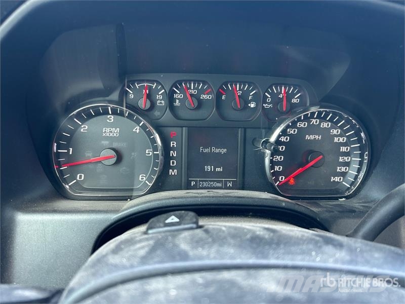 Chevrolet Silverado 1500 4x4 Crew Cab Pickup Övriga bilar