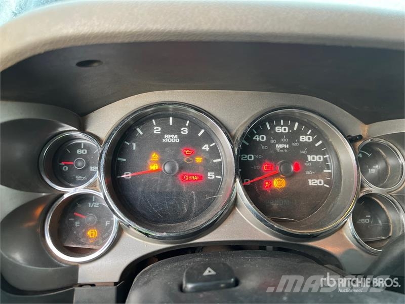 Chevrolet Silverado 1500 4x4 Crew Cab Utility Truck 皮卡.傳統半斗卡車/側卸板