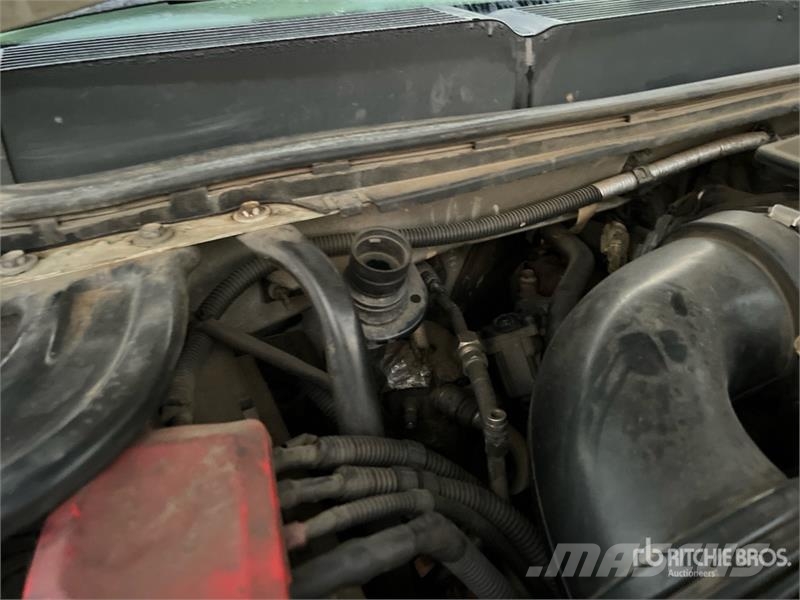 Chevrolet Silverado 1500 4x4 Crew Cab Utility Truck 皮卡.傳統半斗卡車/側卸板