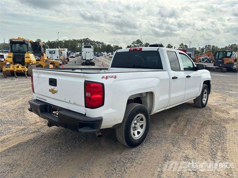 Chevrolet Silverado 1500 4x4 Crew Cab Pickup その他