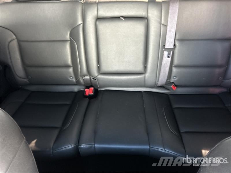Chevrolet Silverado 1500 4x2 Crew Cab Pickup Övriga bilar