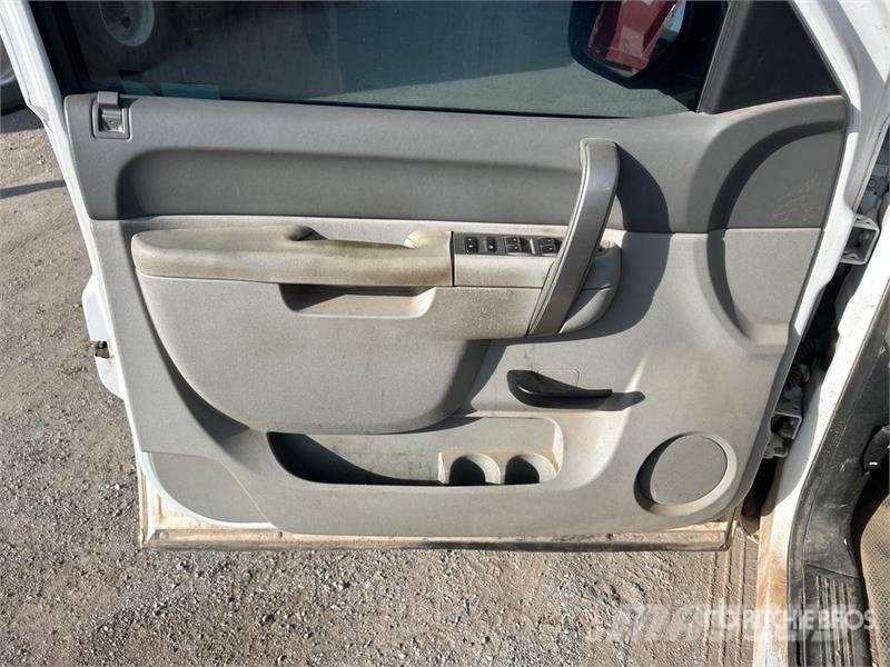 Chevrolet Silverado 1500 4x4 Crew Cab Pickup Diger