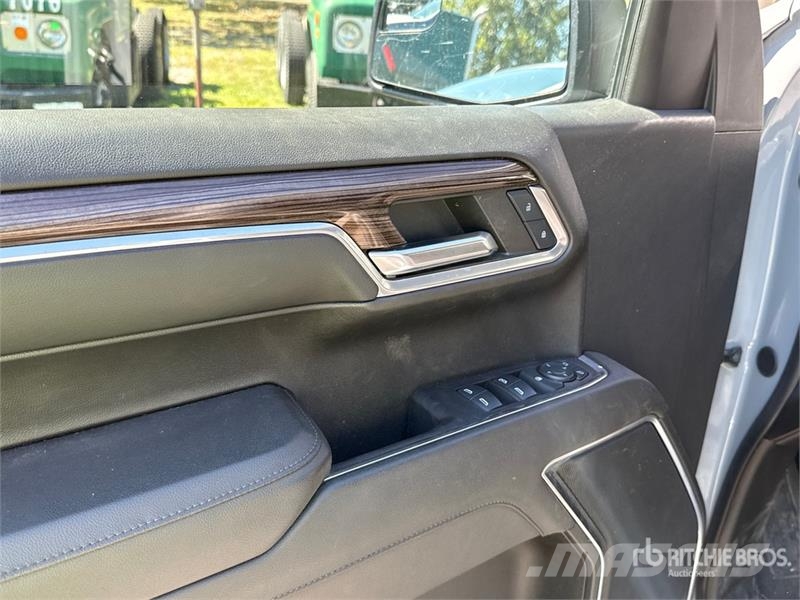 Chevrolet Silverado 1500 LT 4x4 Crew Cab Pickup Andere Transporter