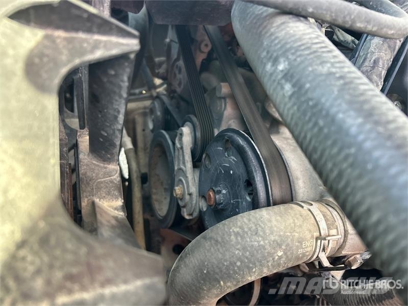 Chevrolet Silverado 1500 4x4 Crew Cab Pickup Övriga bilar